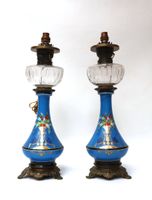 Paire de lampes à huile en porcelaine émaillée à décor peint…