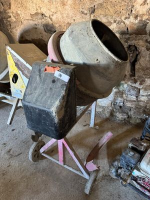 1 bétonnière électrique sans marque apparente