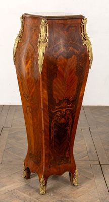 Grande sellette mouvementée en marqueterie de bois de rose e…