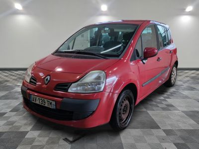 la photo d'une voiture rouge garée dans un garage