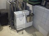 une image d'une cuisine avec un mixeur et d'autres appareils électroménagers