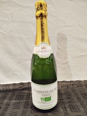 Lot de 24 bouteilles de Clairette de Die ARMAND DARTOIS - Agriculture 