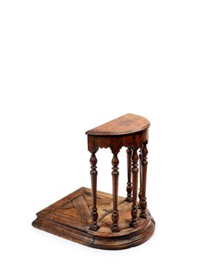 une image d'une petite table en bois sur fond blanc