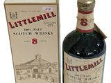 une bouteille de whisky écossais Littlemill 8 ans d'âge à côté d'une boîte