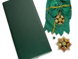 un livre vert orné d'une étoile dorée et d'un ruban vert sur lequel figure une étoile