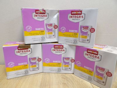 quatre boîtes de petits pots Integra posées sur une table
