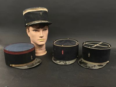 Réunion de : - Képi de gendarmerie nationale ;