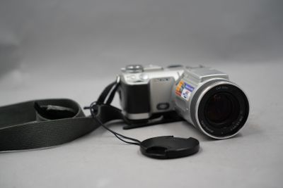SONY Appareil photo numérique modèle DSC-717 Objectif Carl Z…