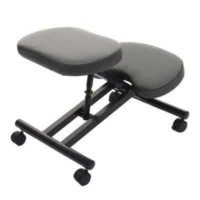 une photo d'une chaise de bureau noire équipée d'un repose-pieds