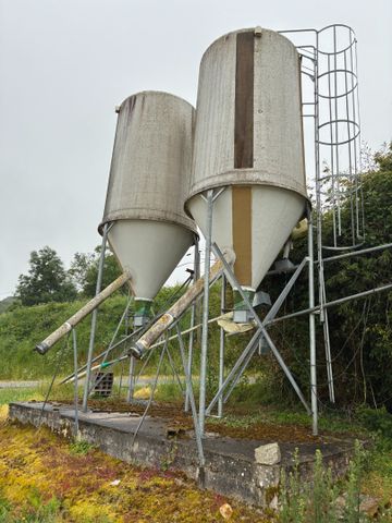 Deux silos en résine RAPIDEX sur structure acier galvanisé 2x7 m3...