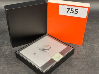 a picture of a box with a picture inside of it