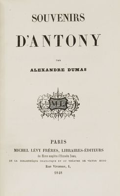 un vieux livre sur lequel figure une image en noir et blanc représentant le titre d'un roman