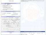 un gros plan d'un document sur lequel figure la photo d'une voiture