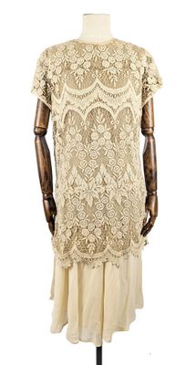 une image d'une robe sur un mannequin mannequin mannequin mannequin mannequin mannequin mannequin mannequin mann