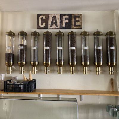 * L.J. CHALON DE THE : 9 silos distributeurs à café avec let…