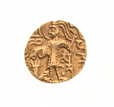 une vieille pièce d'or sur laquelle figurent un homme et une femme