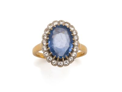 Bague 2 tons d'or 750 millièmes, ornée d'un saphir ovale fac… - Photo 1