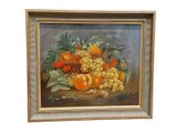 tableau représentant une corbeille de fruits posée sur une table, contenant des oranges, des raisins et des pêches