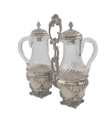 paire de vases anciens en verre argenté, munis d'anses en chaîne