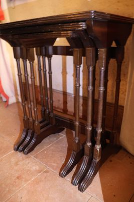 Ensemble de trois tables gigognes en bois et dessus simili c… - Photo 1