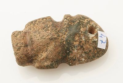 Pendentif en pierre verte (métadiorite?) représentant d'une …