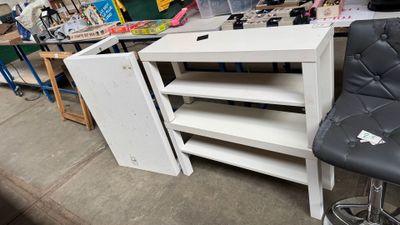 a chair that is sitting in front of a table