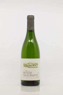 la bouteille de vin blanc est posée sur une surface blanche