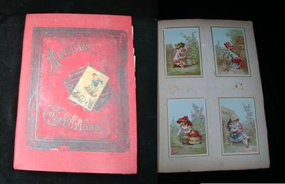 un livre avec des photos d'enfants dessus, à côté d'un livre avec des photos d'eux