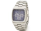 montre-bracelet sur fond blanc, avec un cadran bleu