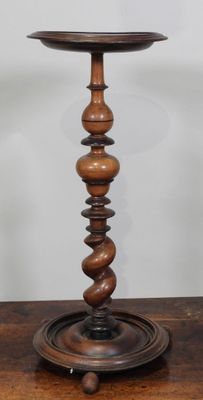 une image représentant une table en bois avec un plateau et un piètement en bois