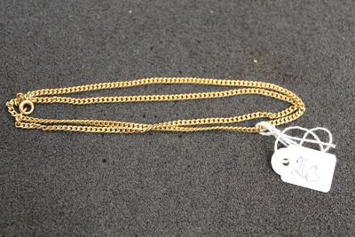 une chaîne en or à laquelle est attachée une étiquette