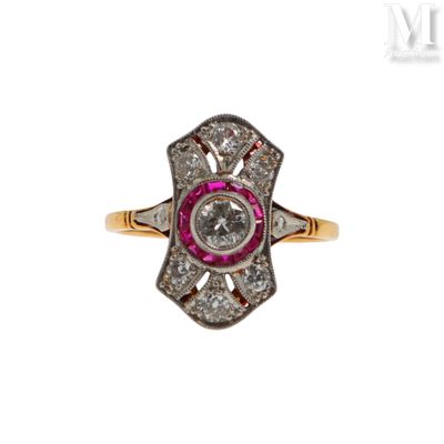 une bague ancienne sertie de diamants et de rubis