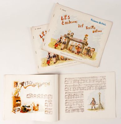 trois livres pour enfants sont ouverts sur une surface blanche