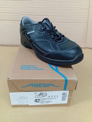 an image of a pair of black shoes sitting on top of a box