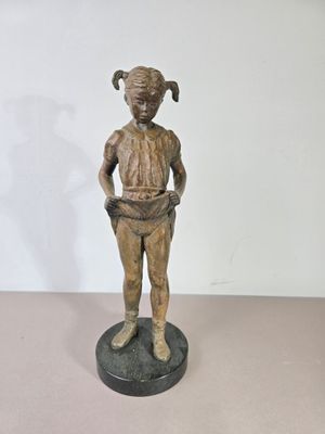 Daphné du BARRY (1950). "Innocence". Bronze. Base en marbre.