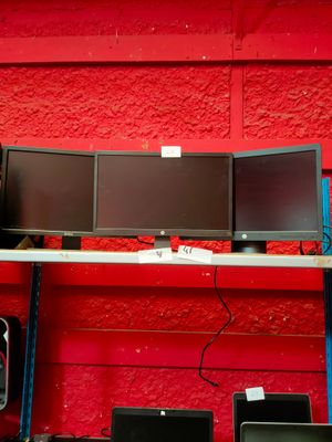 3 Ecrans Dell ET HP Etat Inconnu