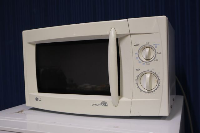 LG modèle Wave Dom, four à micro-ondes (non testé)