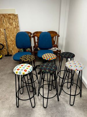 six stools that are sitting in the corner of a room