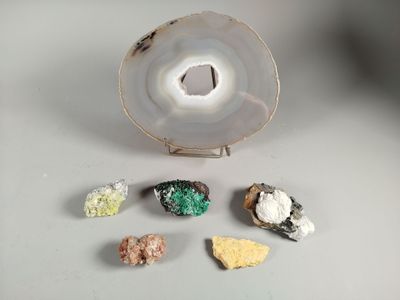 a lot of different rocks and stones on the table