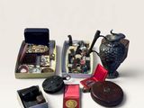 a lot of small objects that are sitting on a table