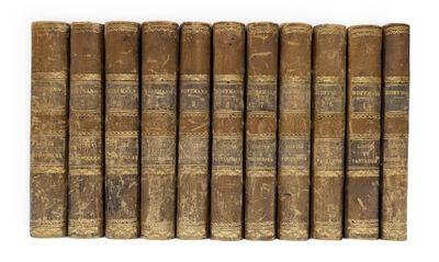 un groupe de vieux livres posés les uns sur les autres