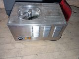a small machine that is sitting on the floor