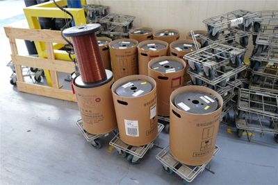 Lot de 12 bobines fil alu, poids environ 1 332 kg