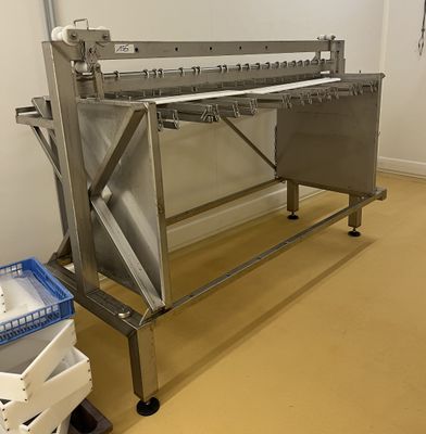 une image d'une machine qui se trouve dans une pièce