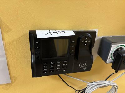 1 pointeuse à badges Suite LJ. - Photo 1