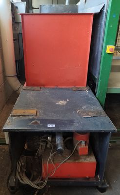 l'image d'une machine installée dans un garage