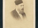 une vieille photo d'un homme barbu portant un turban