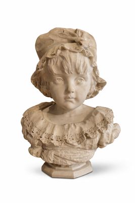 buste d'une jeune fille portant un chapeau sur la tête