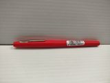 le stylo rouge est posé sur une boîte blanche