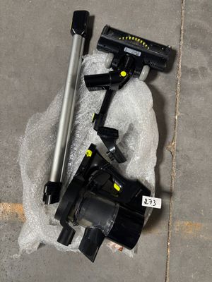 une photo montrant une paire d'outils posés sur un morceau de tissu